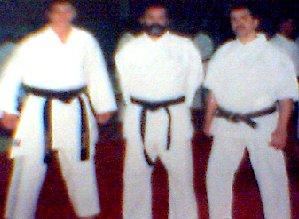 HAMID au millieu a g son maitre AL ASSAS 5éme dan shotokan et a dr le maitre yassin