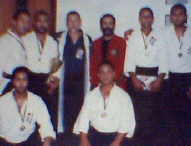 HAMID avec le maitre MAKHLOUFI 6éme dan aikido et ses éléves méknassis
